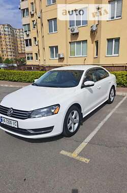 Седан Volkswagen Passat 2012 в Киеве