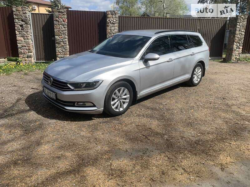 Универсал Volkswagen Passat 2016 в Киеве