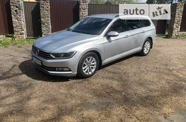 Универсал Volkswagen Passat 2016 в Киеве