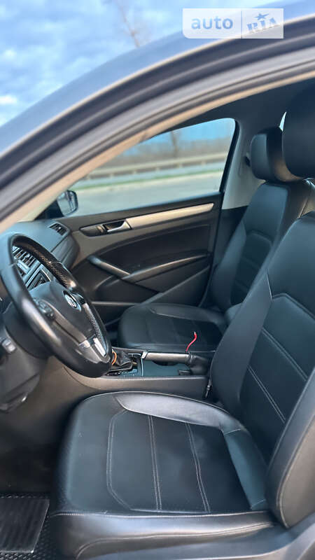 Седан Volkswagen Passat 2015 в Ромнах