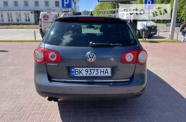 Универсал Volkswagen Passat 2009 в Ровно