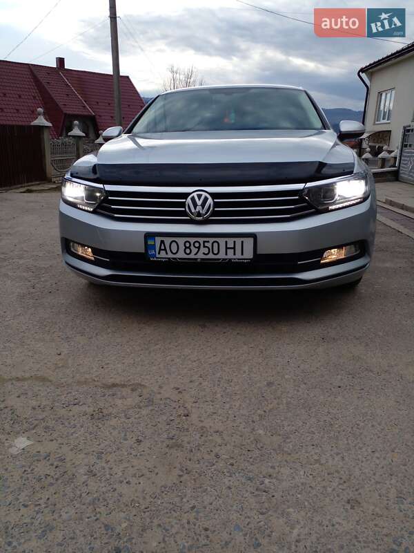 Седан Volkswagen Passat 2015 в Тячеве