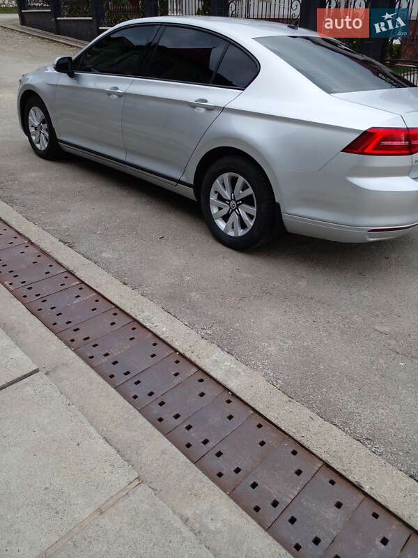 Седан Volkswagen Passat 2015 в Тячеве