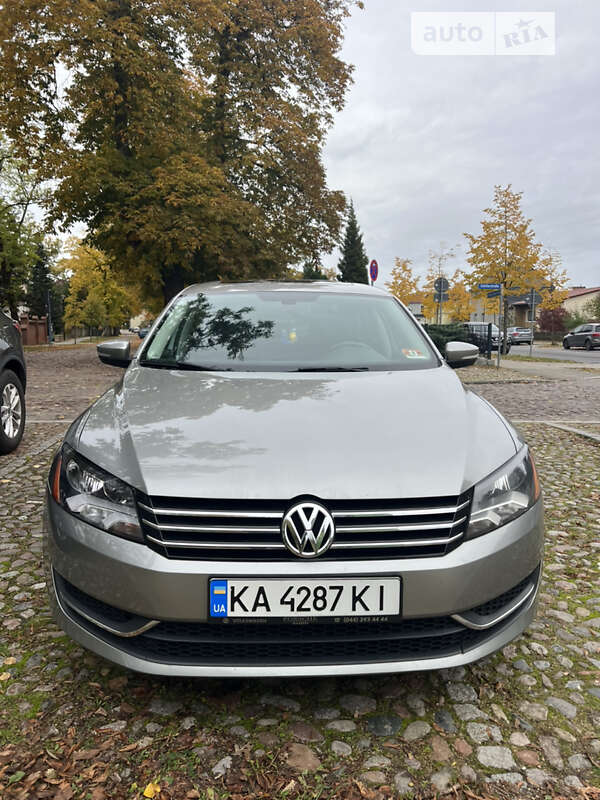 Седан Volkswagen Passat 2013 в Каневе