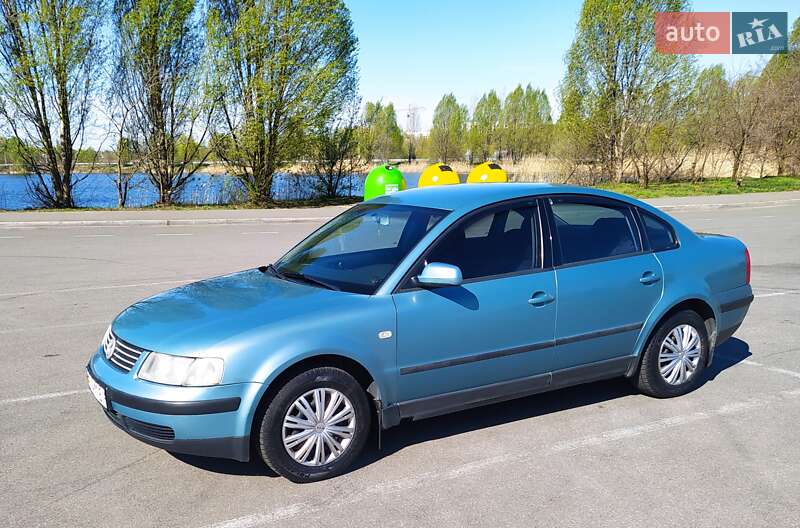 Седан Volkswagen Passat 2000 в Киеве