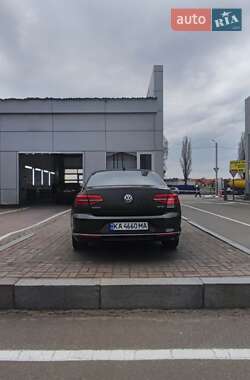 Седан Volkswagen Passat 2017 в Киеве