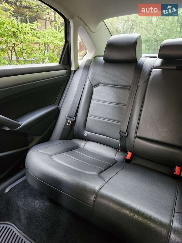Седан Volkswagen Passat 2013 в Киеве