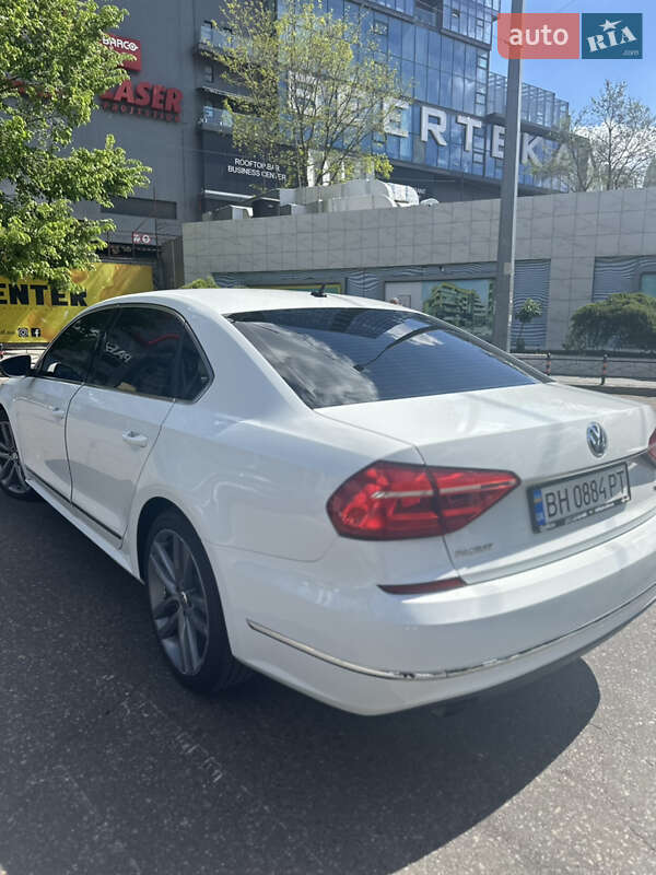 Седан Volkswagen Passat 2016 в Одессе