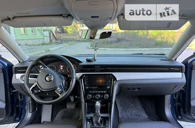 Седан Volkswagen Passat 2020 в Ромнах