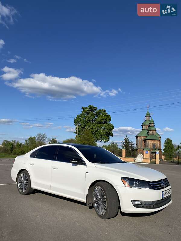 Седан Volkswagen Passat 2015 в Ромнах