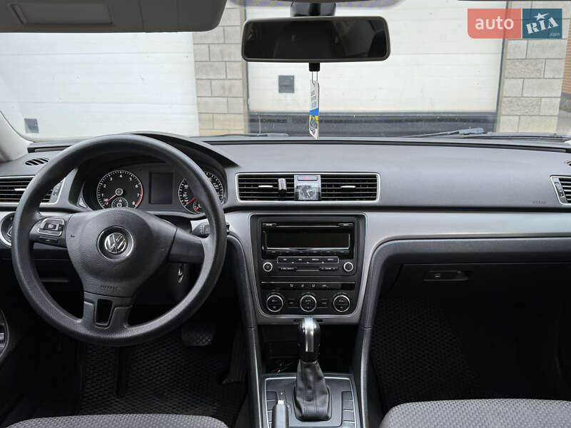 Седан Volkswagen Passat 2011 в Сарнах