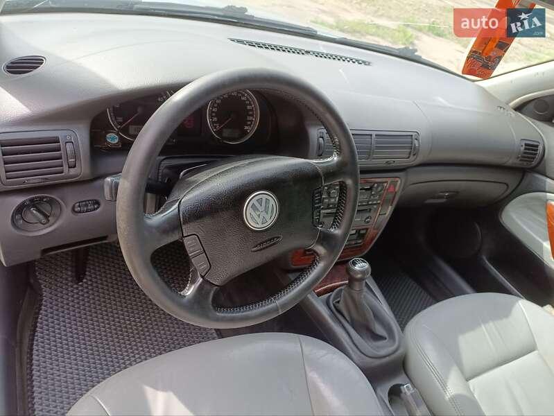 Седан Volkswagen Passat 2004 в Умані