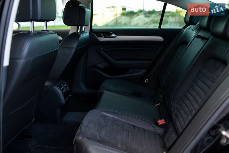 Седан Volkswagen Passat 2018 в Киеве