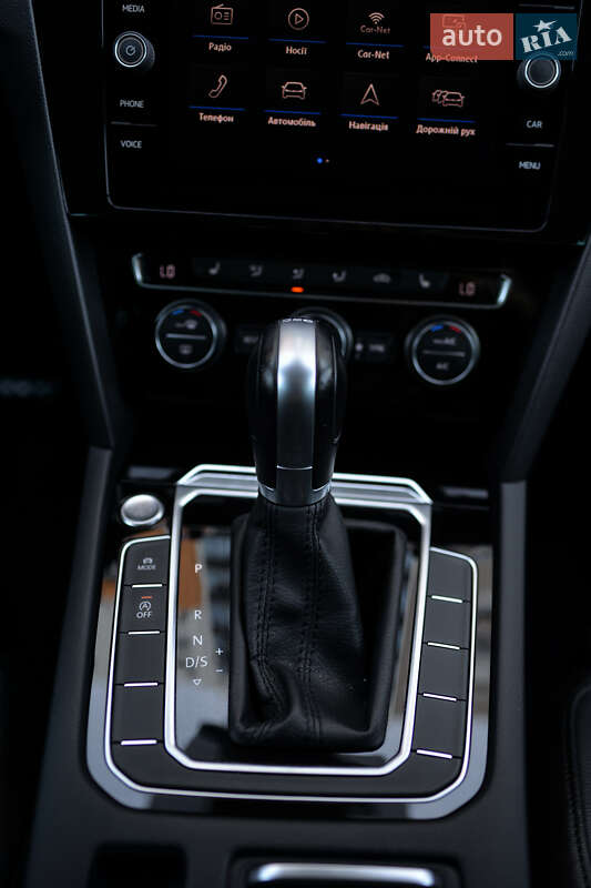 Седан Volkswagen Passat 2018 в Киеве