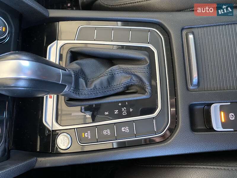 Универсал Volkswagen Passat 2017 в Староконстантинове
