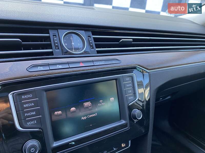 Универсал Volkswagen Passat 2017 в Староконстантинове