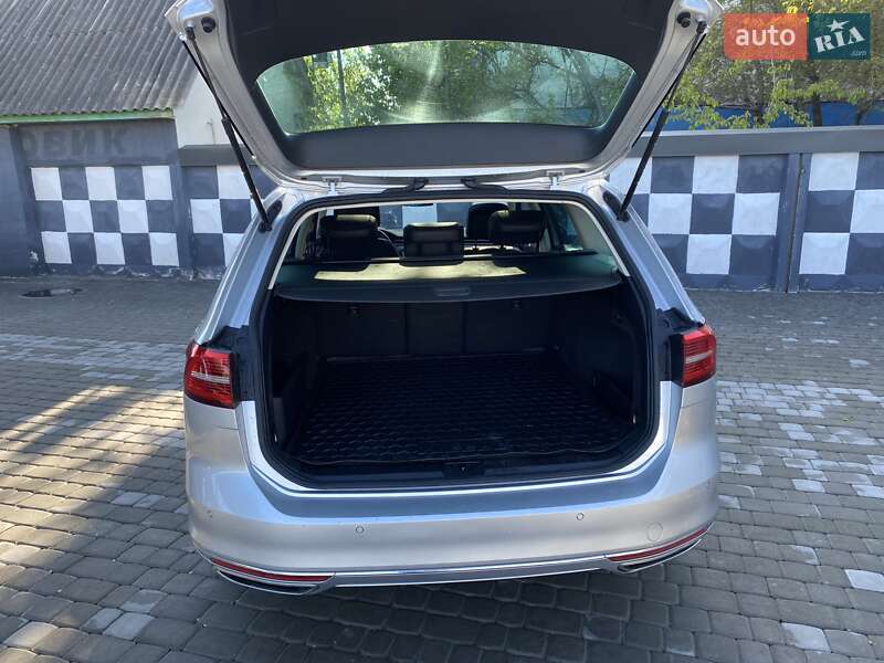 Универсал Volkswagen Passat 2017 в Староконстантинове