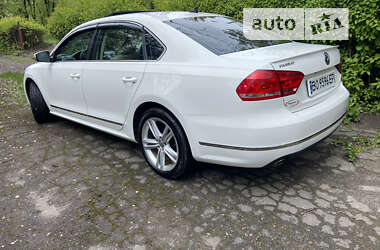 Седан Volkswagen Passat 2012 в Тернополе