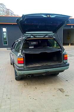 Универсал Volkswagen Passat 1988 в Лозовой