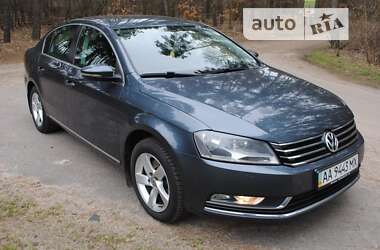 Седан Volkswagen Passat 2012 в Киеве