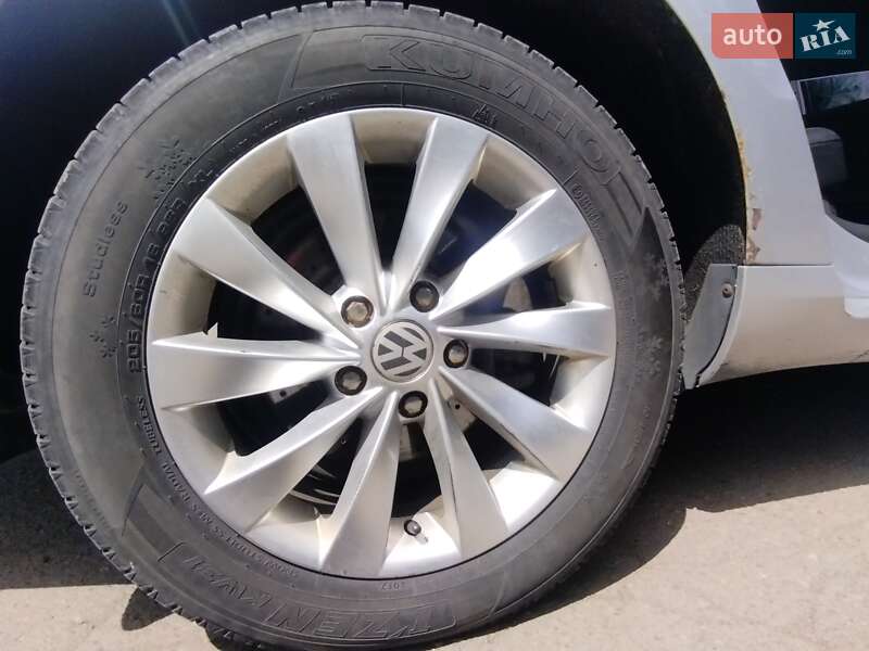 Универсал Volkswagen Passat 2011 в Покровске