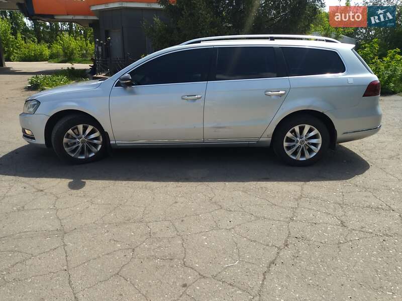 Универсал Volkswagen Passat 2011 в Покровске