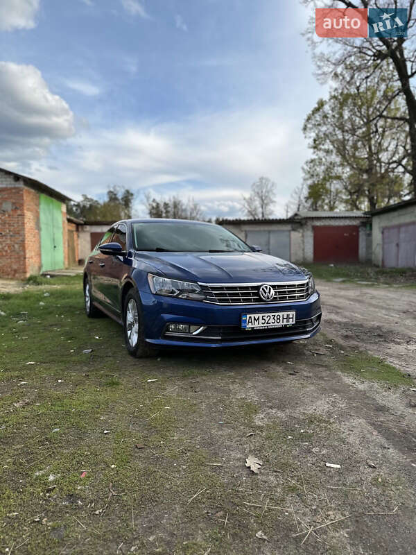 Седан Volkswagen Passat 2016 в Житомире