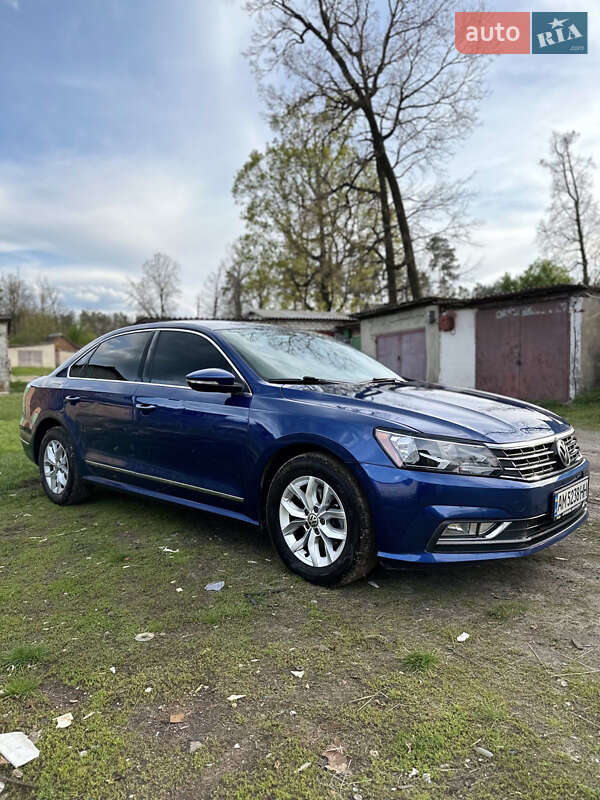 Седан Volkswagen Passat 2016 в Житомире