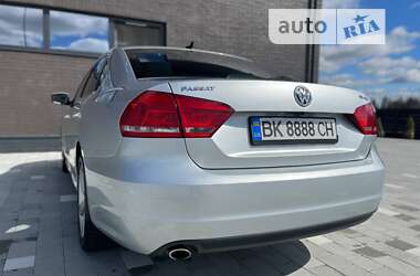 Седан Volkswagen Passat 2014 в Рокитному