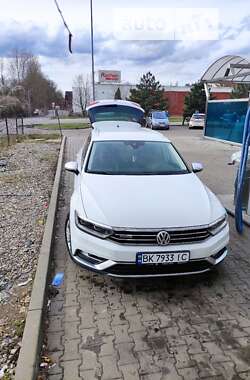 Універсал Volkswagen Passat 2019 в Володимир-Волинському