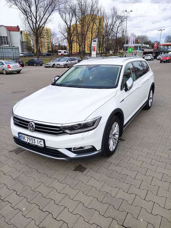 Універсал Volkswagen Passat 2019 в Володимир-Волинському