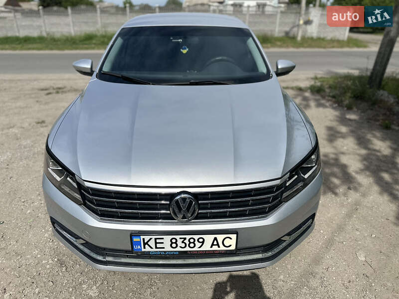 Седан Volkswagen Passat 2018 в Киеве