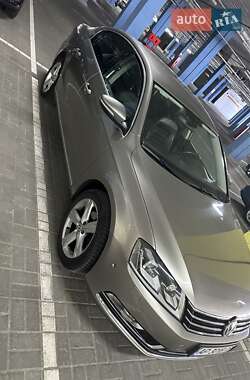 Седан Volkswagen Passat 2012 в Киеве