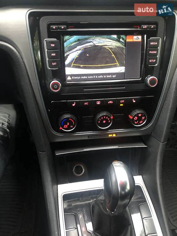 Седан Volkswagen Passat 2014 в Києві