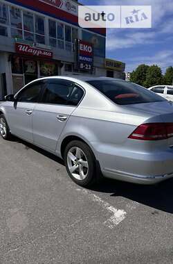 Седан Volkswagen Passat 2013 в Киеве