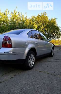 Седан Volkswagen Passat 2004 в Гадяче