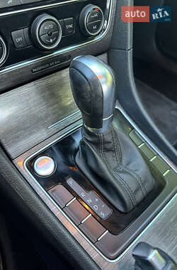 Седан Volkswagen Passat 2017 в Ивано-Франковске