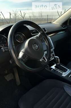 Седан Volkswagen Passat 2012 в Івано-Франківську