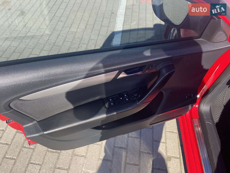 Универсал Volkswagen Passat 2012 в Нововолынске