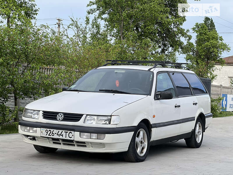 Универсал Volkswagen Passat 1993 в Жовкве