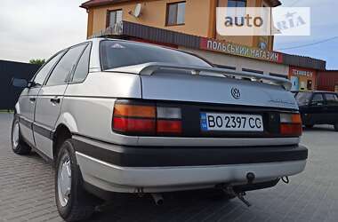 Седан Volkswagen Passat 1990 в Збараже