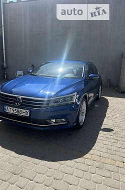 Седан Volkswagen Passat 2016 в Ивано-Франковске