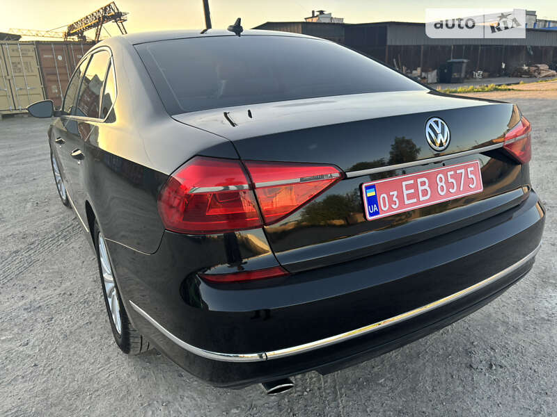 Седан Volkswagen Passat 2016 в Ровно