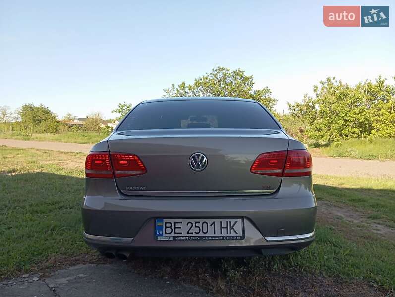 Седан Volkswagen Passat 2011 в Миколаєві