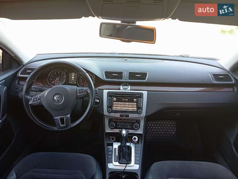 Седан Volkswagen Passat 2011 в Миколаєві