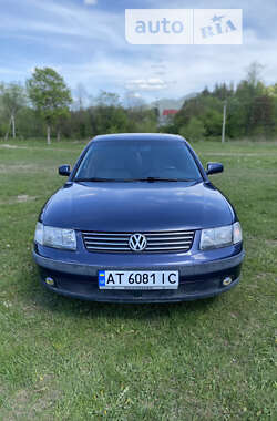 Седан Volkswagen Passat 1999 в Верховині