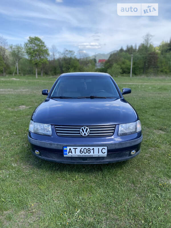 Седан Volkswagen Passat 1999 в Верховине