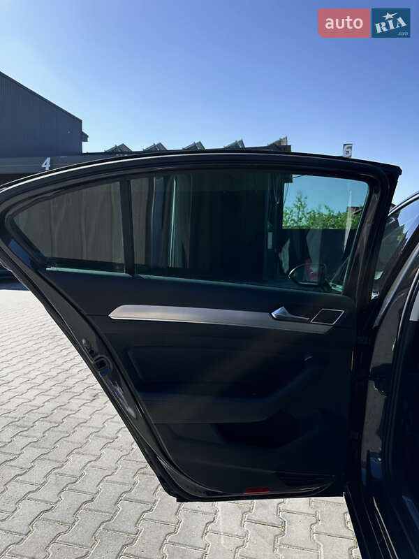 Седан Volkswagen Passat 2017 в Хмельницком