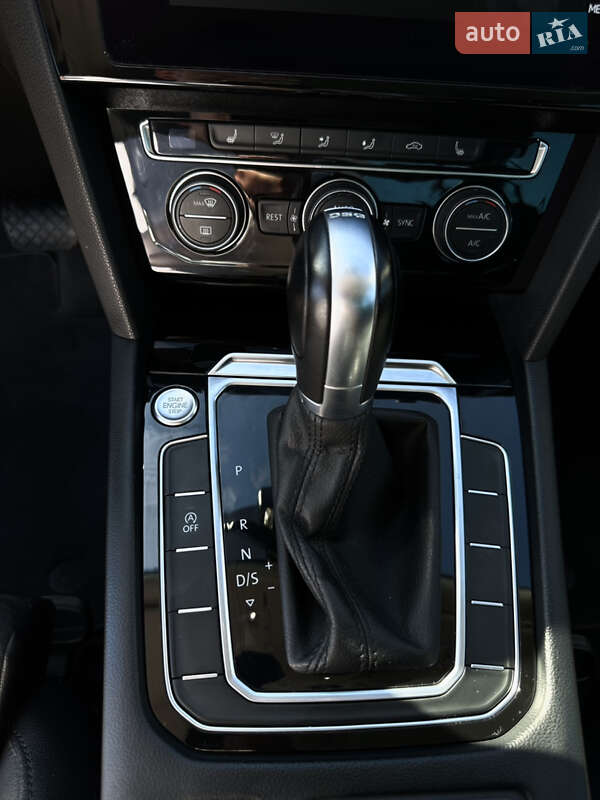 Седан Volkswagen Passat 2017 в Хмельницком