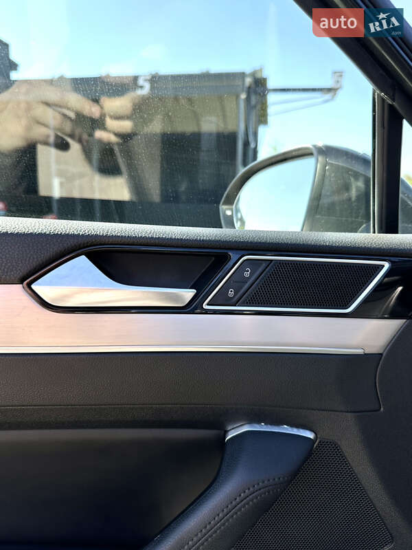 Седан Volkswagen Passat 2017 в Хмельницком